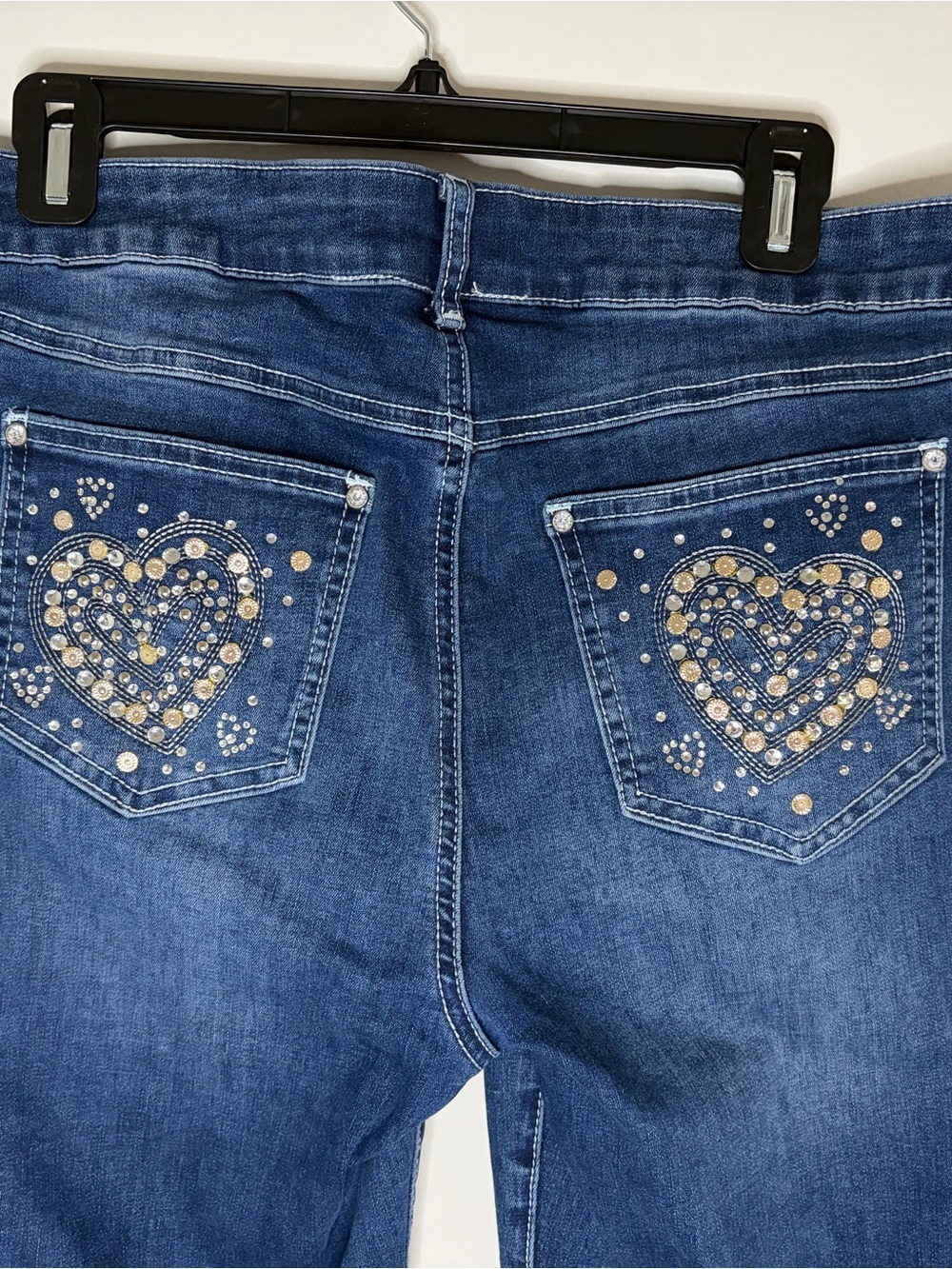 Straight Leg Women's Dark Blue Jeans with Heart-Embellished Back Pockets